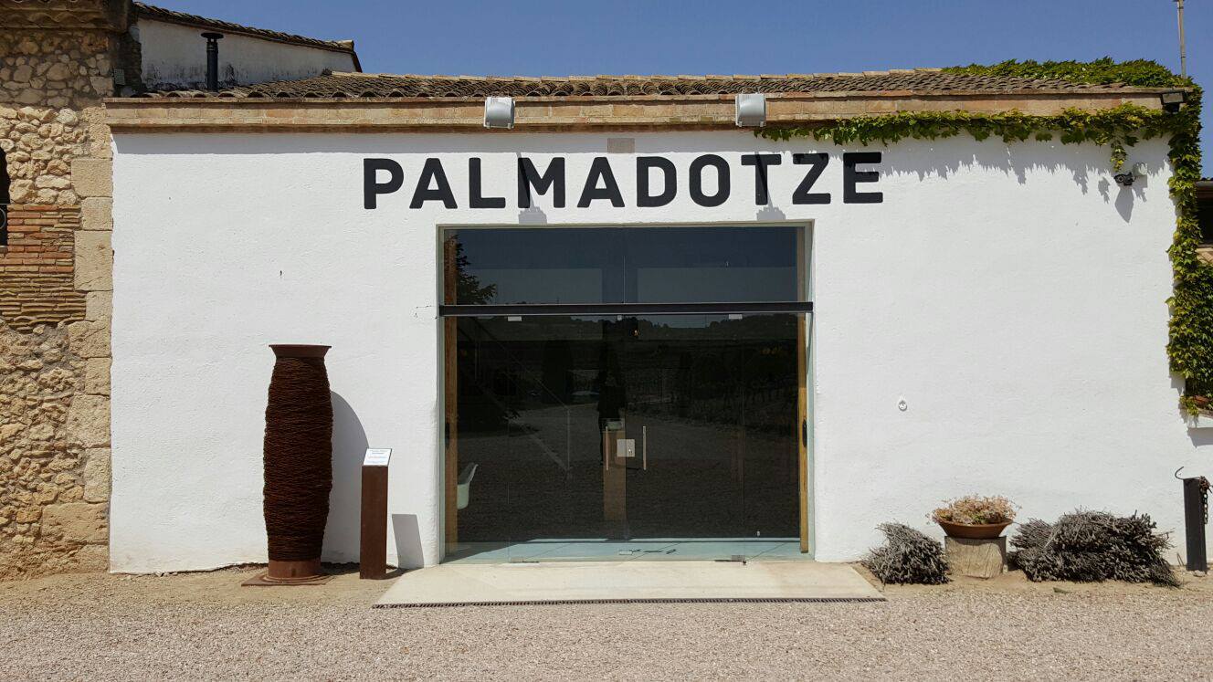 Galería Palma Dotze Masia Mas Pujó. Crta. N-340a de Vilafranca als Monjos. Km.3 aprox. Els Monjos