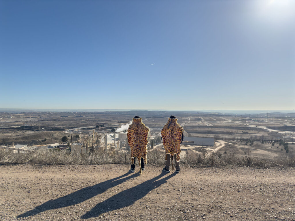 Edgar Calel. Dos jaguares sobre el cerro, 2025