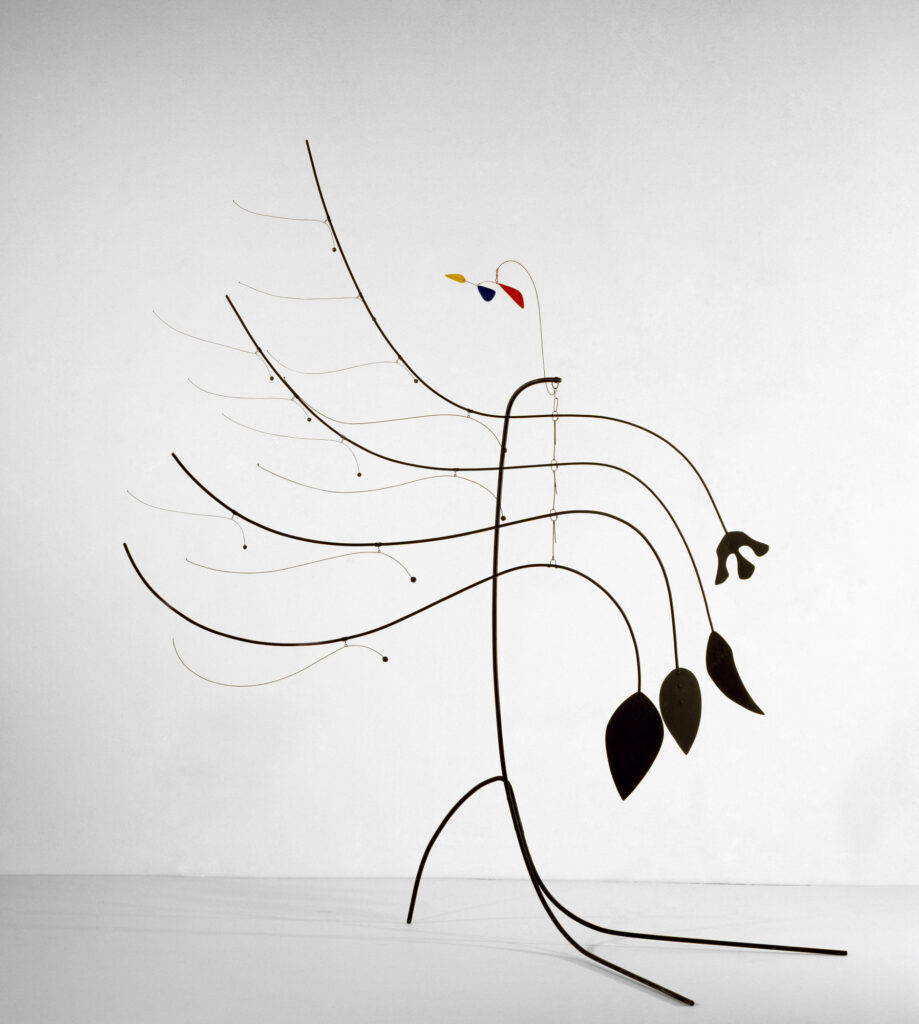 Alexander Calder. Cuatro hojas y tres pétalos, 1939. Centre Pompidou, Paris Musée national d’art moderne – Centre de Création Industrielle. © Centre Pompidou, MNAM-CCI/Georges Meguerditchian/Dist. RMN-GP © 2023 Calder Foundation, New York / VEGAP, Barcelona