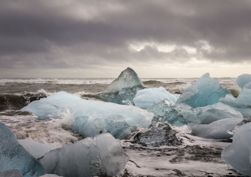 José María Mellado. Cubitos de hielo en la playa II, 2017. Serie Islandia. Aurora Vigil-Escalera Art Gallery