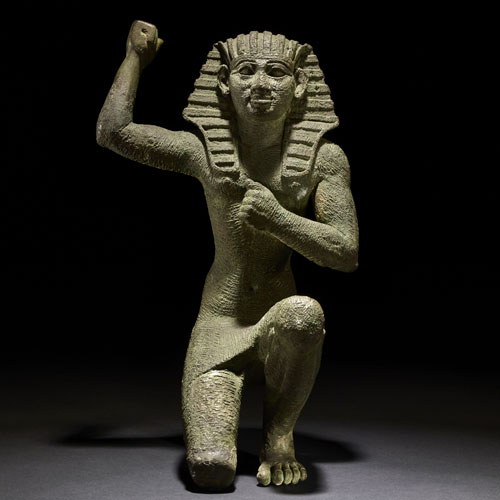 Estatuilla en actitud de júbilo. Bronce. c. 664-332 a. C.. Egipto. © Trustees of the British Museum