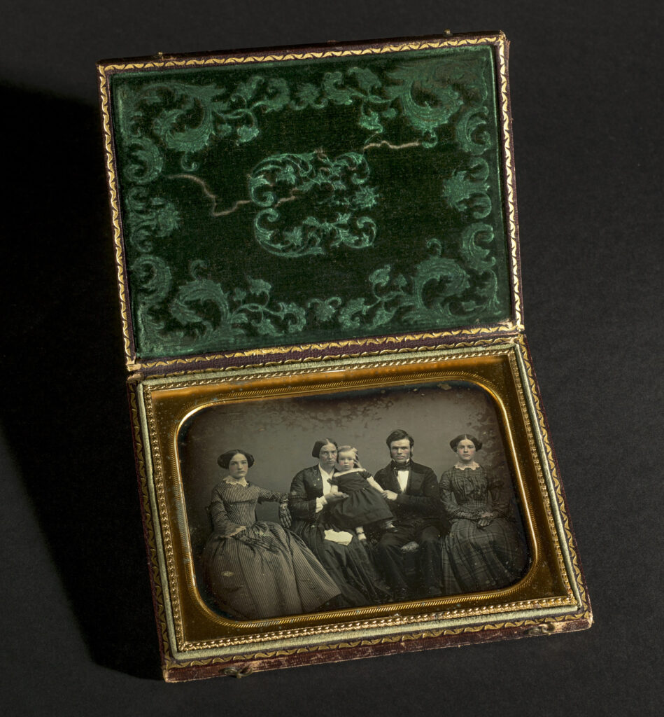 Retrato de familia, hacia 1840-1860 . Colección Ángel Fuentes de Cía © Josep Maria Oliveras