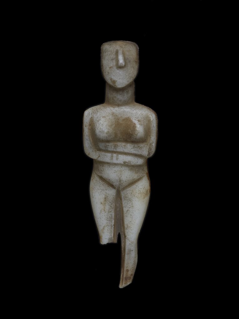 Figura femenina de mármol de Parián, hacia 2400-2500 a. C. © The Trustees of the British Museum (2023)
