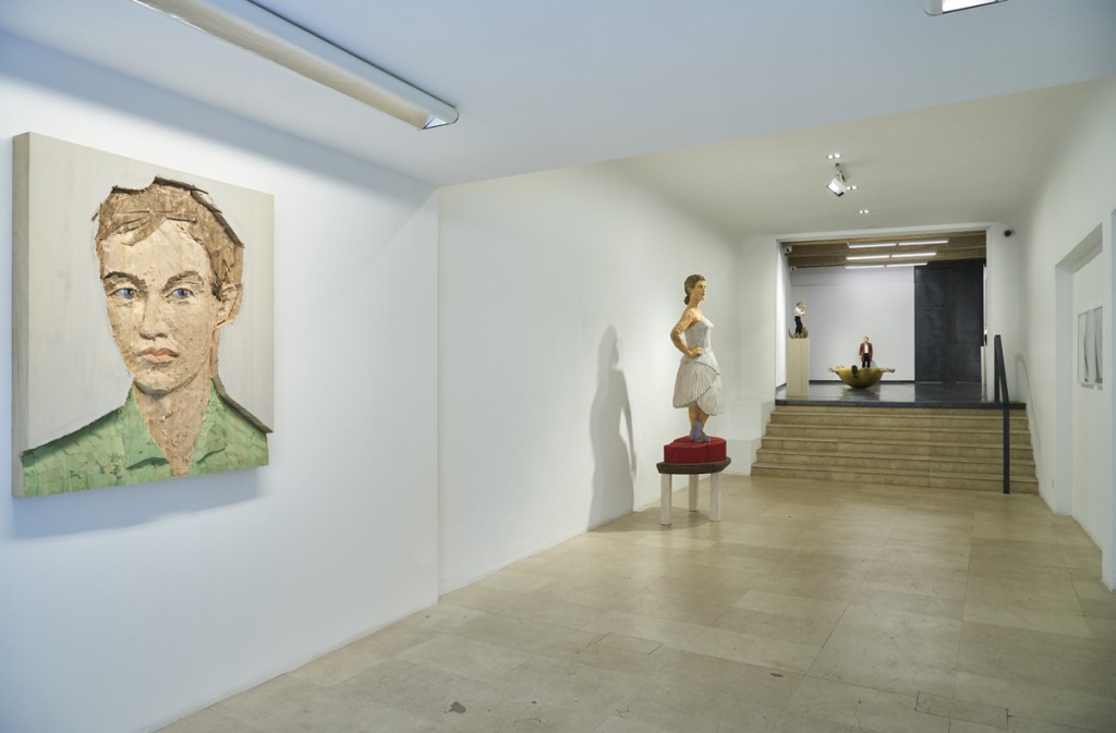 Vista de sala de la exposición "Stephen Balkenhol, nuevas esculturas"