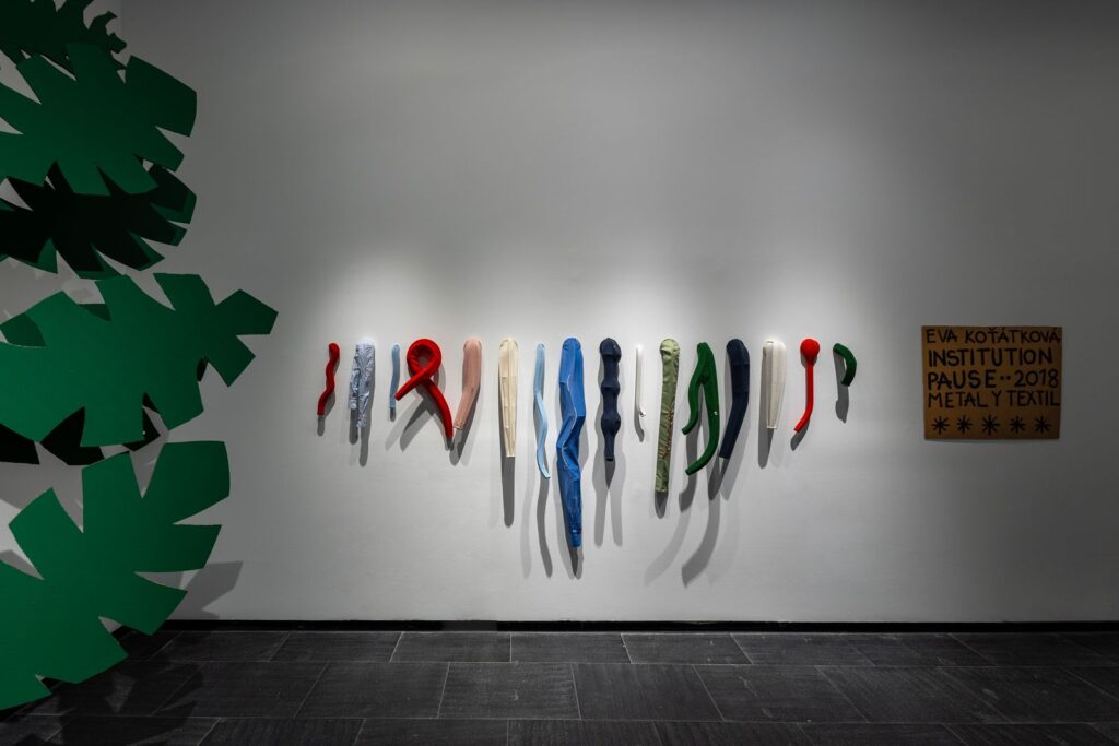 Antonio Ballester Moreno. El cielo y la tierra. CA2M. Fotografía: Sue Ponce