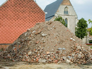 Lara Almarcegui. The Rubble Mountain, Sint-Truiden, 2005