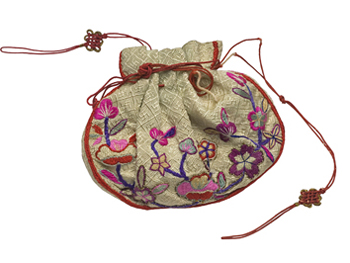 Yeonwhamun duruchumuni. Bolso femenino con decoración de flores budistas