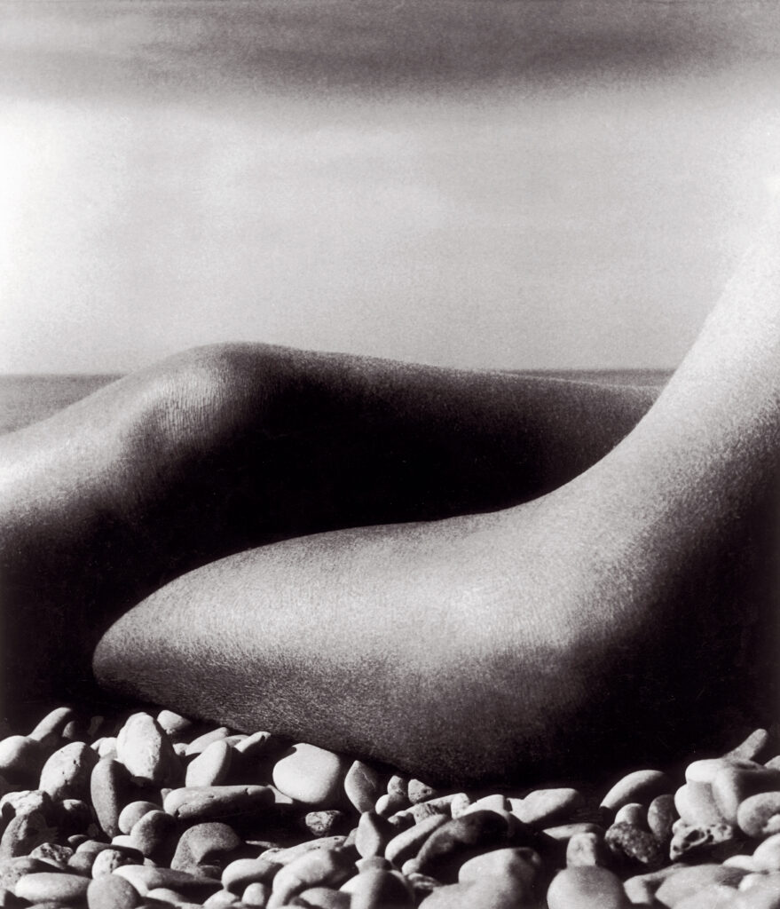 Bill Brandt. Desnudo, Baie de Anges, Francia, 1959. Cortesía de Bill Brandt Archive and Edwynn Houk Gallery © Bill Brandt / Bill Brandt Archive Ltd