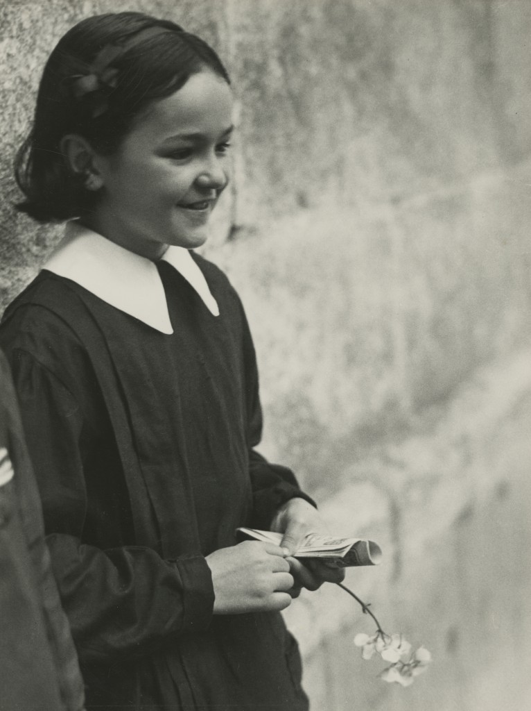Marianne Breslauer. Colegiala, Girona 1933. © Marianne Breslauer / Fotostiftung Schweiz, Winterthur