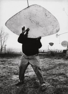 Ugo Mulas. Alexander Calder, Roxbury, 1964, © Estate Ugo Mulas, Milano