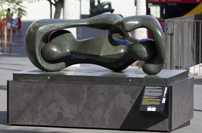 Henry Moore. Formas conectadas reclinadas, 1969