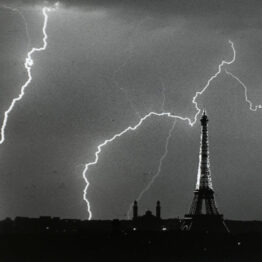 André Kertész. París, en verano, una tarde de tormenta 1925. Centre Pompidou, Paris, Musee national d’art moderne  Centre de creation industrielle © RMN-GP © Centre Pompidou, MNAM-CCI/Philippe Migeat/Dist. RMN-GP