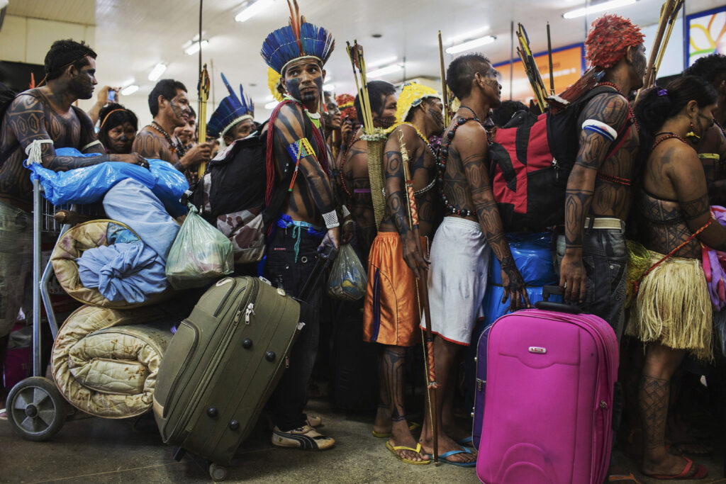 Lalo de Almeida, Protesta de los munduruku en Belo Monte, 2013. Cortesía del artista