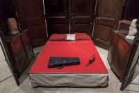 Louise Bourgeois. Habitación Roja (Padres) [Red Room (Parents)], 1994 (detalle)
