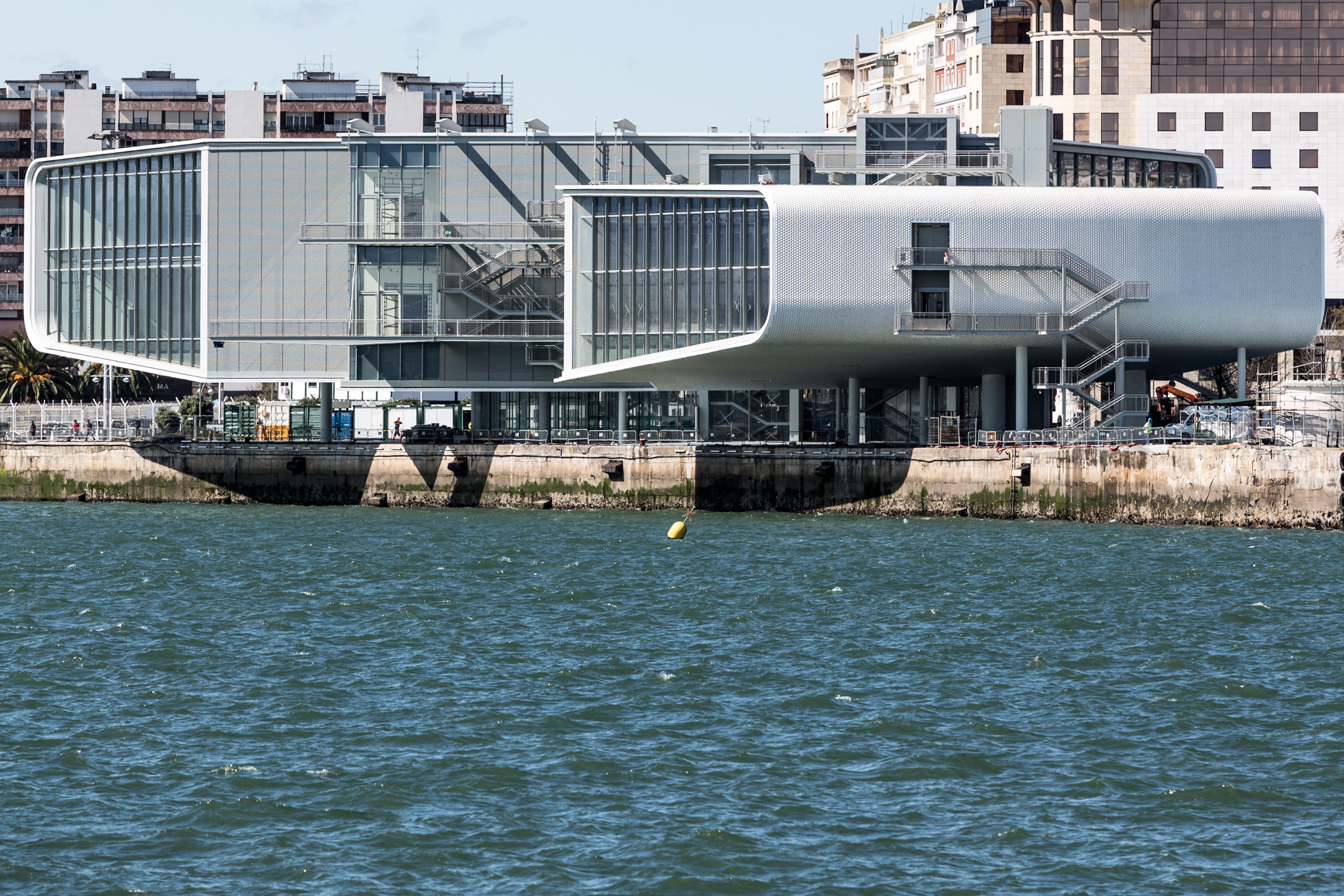 Vista del edificio desde el mar. Imagen del Centro Botín © Fundación Botín. Belén de Benito