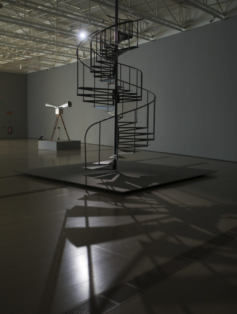 Yuko Mohri. You Locked Me Up in a Grave, You Owe Me at Least the Peace of a Grave, 2018. Fotografía: Belén de Benito