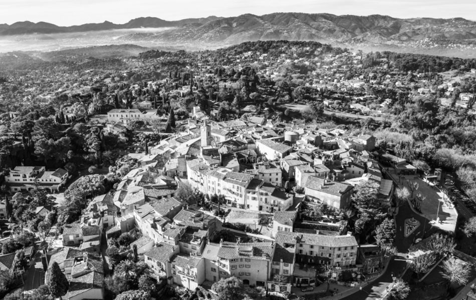 Imagen aérea de Mougins © Drone away – Demartini, 2014