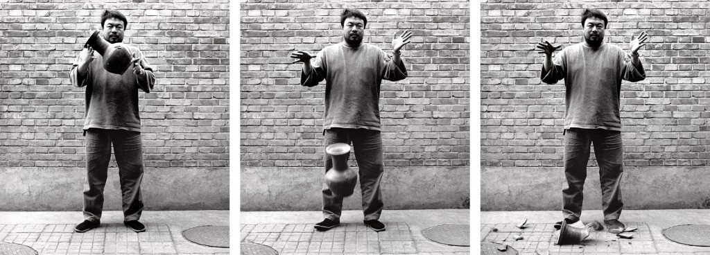 Ai Weiwei. Dejando caer una vasija de la dinastía Han, 1995. Cortesía de Ai Weiwei Studio