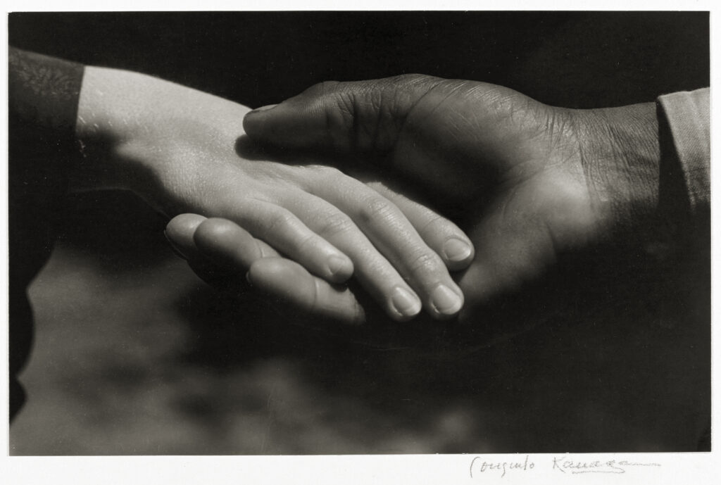 Consuelo Kanaga. Manos, 1930. Brooklyn Museum