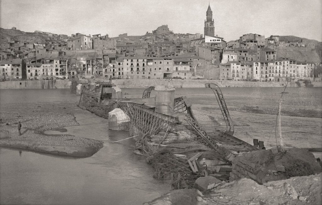 Ángel Cortés/ Skogler. Puente destruido. Fraga (Huesca). Marzo de 1938