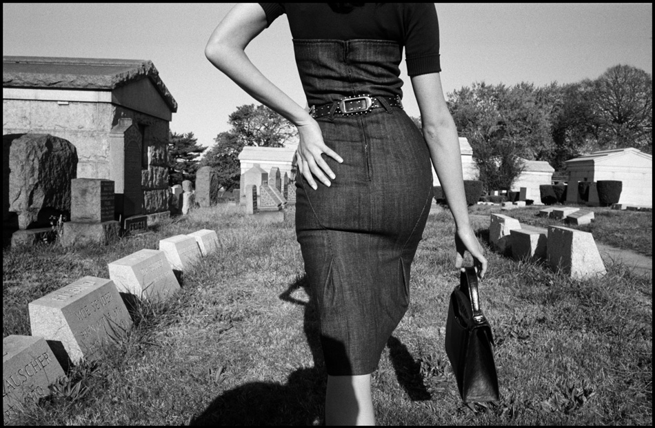 Bruce Gilden. Sesión fotográfica para Funeral de la Mafia. Queens, Nueva York, EE.UU. 2005 © Bruce Gilden/Magnum Photos