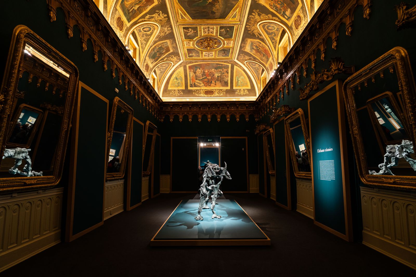 Salvador Dalí. Elefante cósmico, 1981-1986. Ampliación de la escultura creada en 1974 autorizada por Salvador Dalí