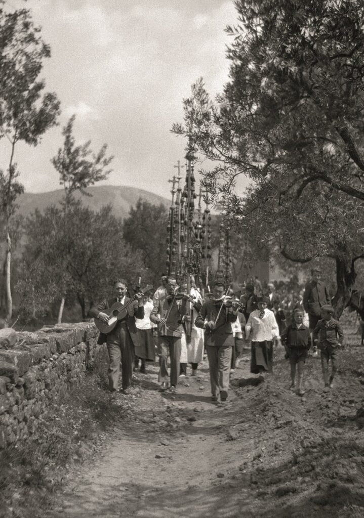 Elías Viñuales. Romería en la ermita de la Virgen del Viñedo, Castilsabás, hacia 1930. Fototeca Diputación de Huesca