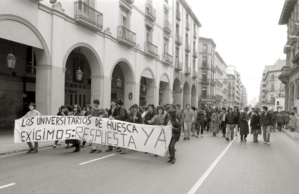 Fernando Alvira Lizano. Manifestación de universitarios, 1983. Archivo familiar de Fernando Alvira Lizano