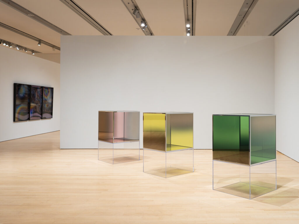 Larry Bell: Improvisations, 2024. Phoenix Art Museum. Fotografía: Airi Katsuta