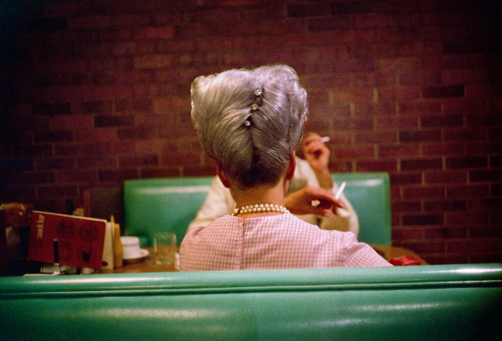 William Eggleston. Sin título. De la serie Los álamos, hacia 1965-1968. ©William Eggleston. Cortesia Eggleston Artistic Trust y David Zwirner