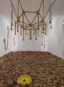 Ernesto Neto. O protesto e a serpente