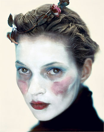 Editorial publicado en i-D Magazine, 1996, modelo: Kate Moss, maquillaje: Linda Cantello, peluquería: Julien d'Ys, © Paolo Roversi / Art+Commerce