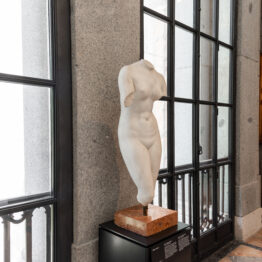 La galería jónica norte del Museo del Prado se puebla de esculturas