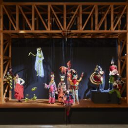 Reconstrucción a escala real del Teatro dei Piccoli de Vittorio Podrecca, con marionetas originales de 1940. Esperpento. Arte popular y revolución estética. Museo Reina Sofía