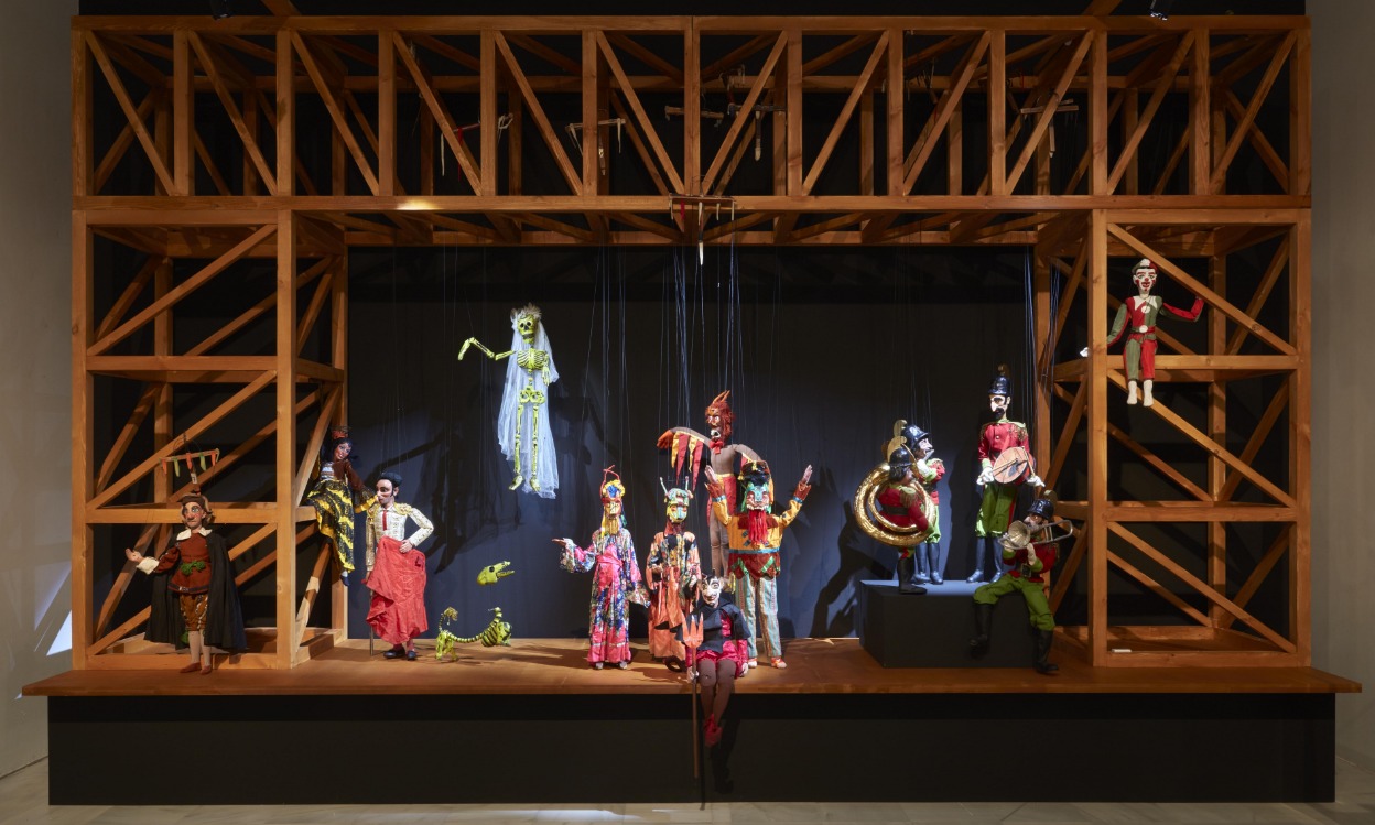 Reconstrucción a escala real del Teatro dei Piccoli de Vittorio Podrecca, con marionetas originales de 1940. Esperpento. Arte popular y revolución estética. Museo Reina Sofía