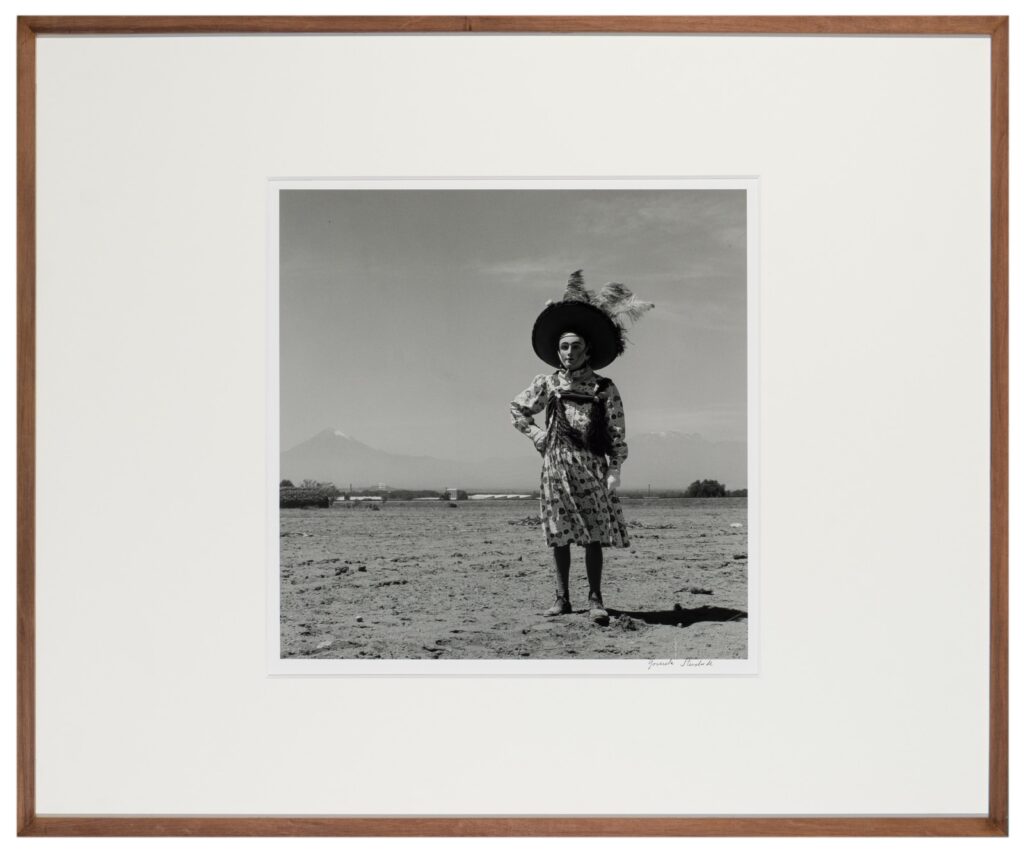 Graciela Iturbide. Carnaval, Tlaxcala, 1974. Galería Memoria