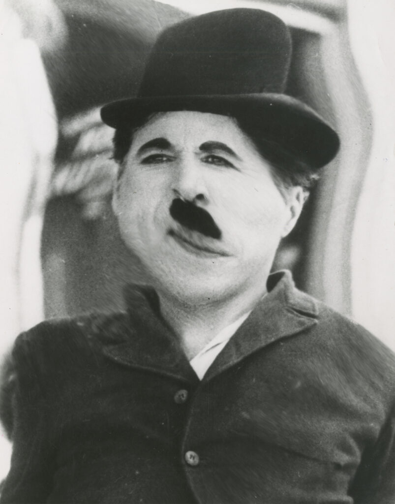 Weegee. Charlie Chaplin, distorsión, hacia 1950. © International Center of Photography