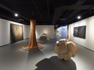 Vista de la exposición Colección FMCMP. Arte y naturaleza en el Centro FMCMP Morasverdes. © Fundación María Cristina Masaveu Peterson. Autor: Marcos Morilla