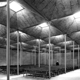 Iglesia de Nuestra Señora de Fuencisla, Almendrales, 1961-1964. Fotografía: Alberto Schommer