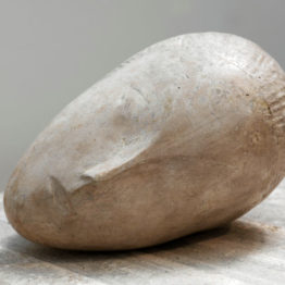 Constantin Brancusi. La musa dormida, 1910. © Centre Pompidou, MNAM-CCI, Dist. RMN-Grand Palais/Foto: Georges Meguerditchian © Sucesión Brancusi – Todos los derechos reservados (VEGAP), Málaga, 2020