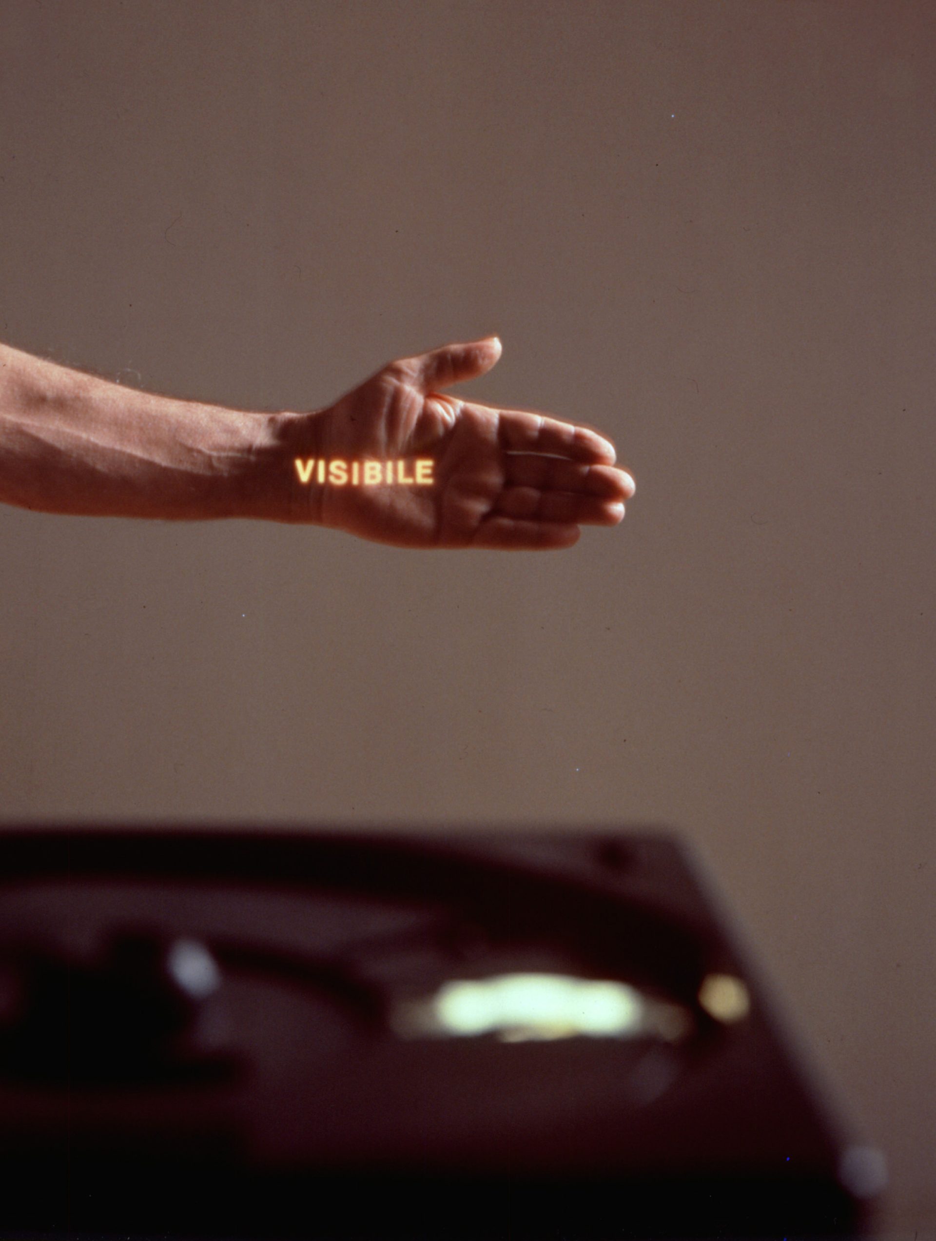 Giovanni Anselmo. nvisible (Invisibile), 1971. Colección del artista, Turín
