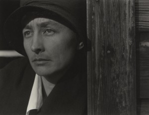 Alfred Stieglitz. Georgia O’Keeffe, 1922. The Art Institute of Chicago © Georgia O’Keeffe Museum / ADAGP, Paris 2015