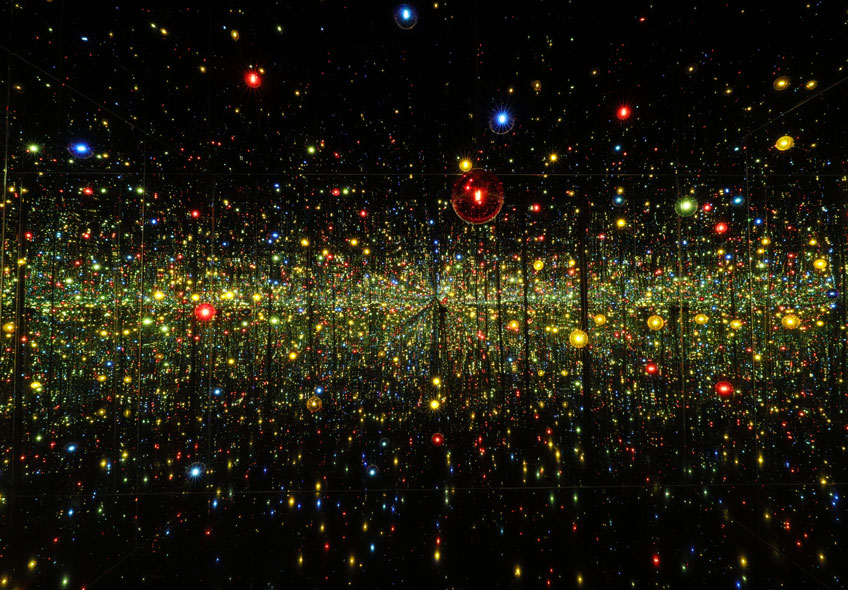 Yayoi Kusama. Sala de espejos del infinito – Deseo de felicidad para los seres humanos desde más allá del universo, 2020. Cortesía Ota Fine Arts ©YAYOI KUSAMA, Bilbao, 2022