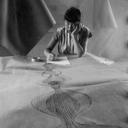 Ruth Asawa, que habitó las formas