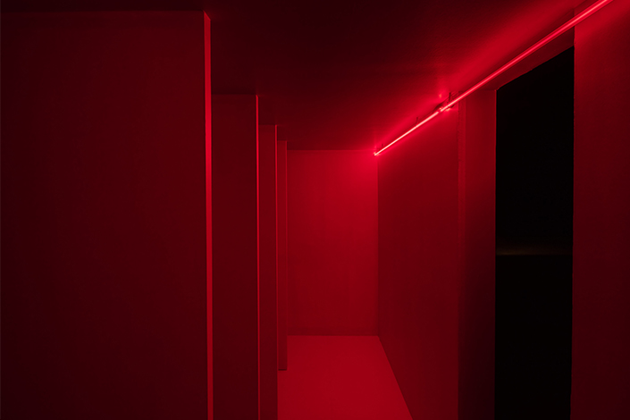 Lucio Fontana. Ambiente spaziale a luce rossa, 1967-2017. HangarBicocca