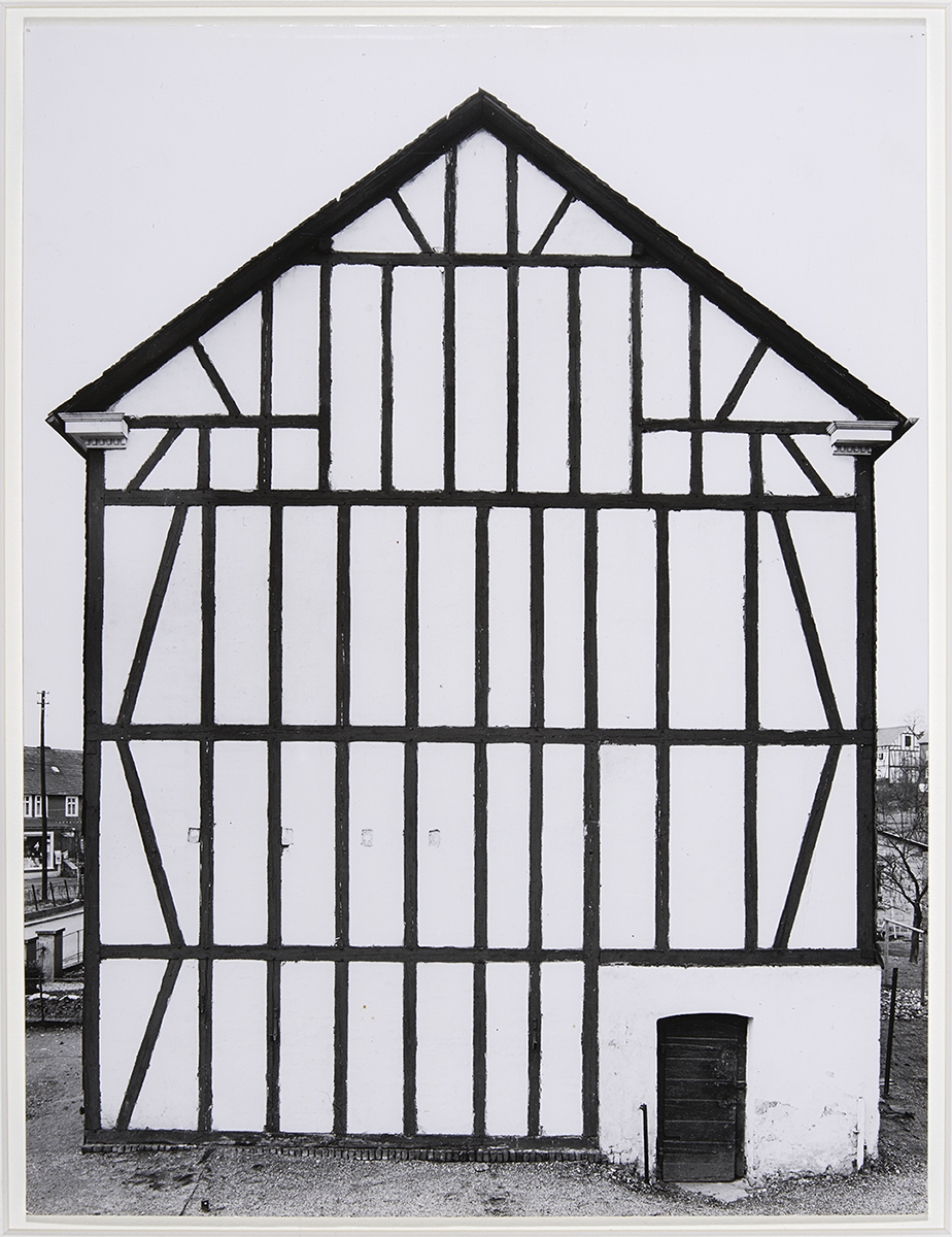 Bernd & Hilla Becher. Fachwerk. Rensdorfstrabe 5, Salchendorf, 1959. Cortesía del Museo Helga de Alvear, Cáceres