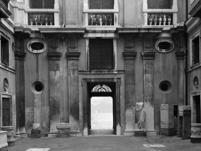 Axel Hutte. Museo Archeologico, Venice, 1985. Cortesía del Museo Helga de Alvear, Cáceres