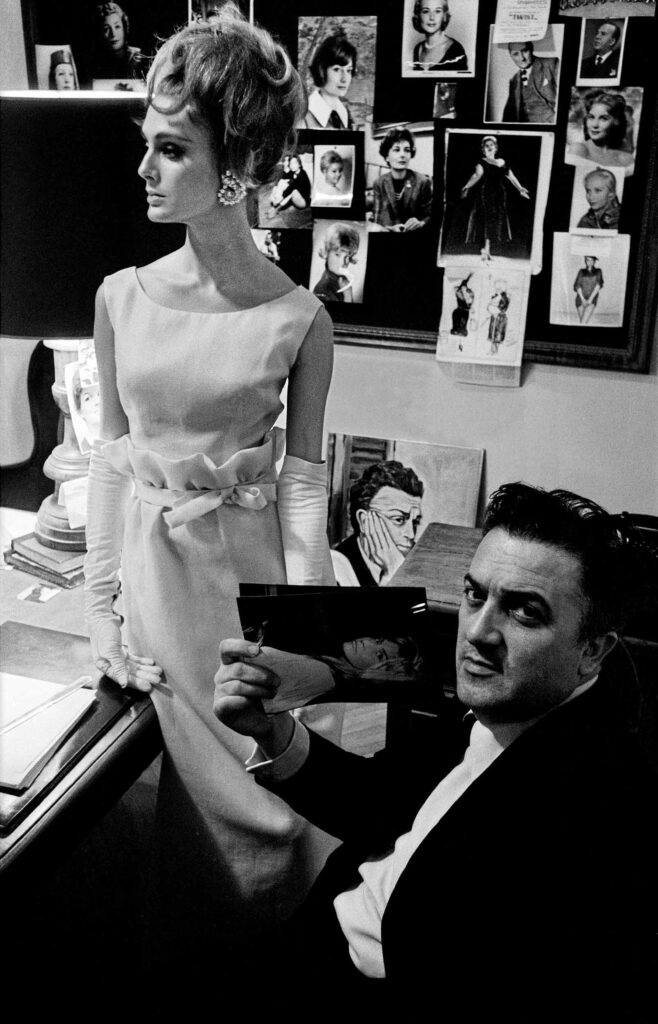 Frank Horvat. Deborah Dixon et le réalisateur Federico Fellini, haute couture italienne, Rome, Italie, pour Harper's Bazaar, 1962. © Studio Frank Horvat, Boulogne-Billancourt 
