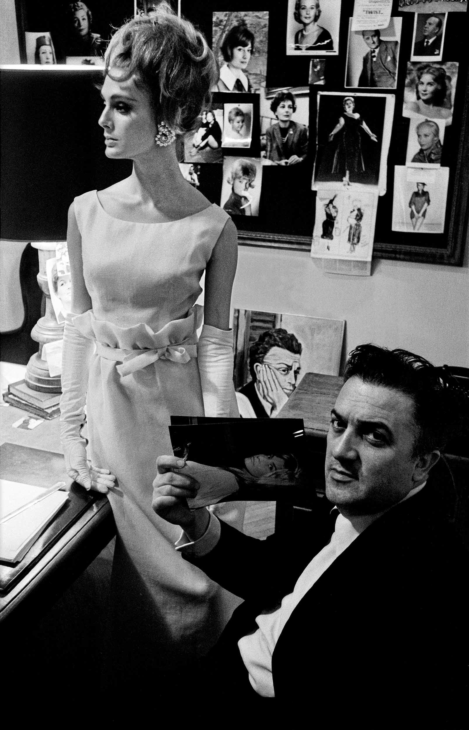 Frank Horvat. Deborah Dixon et le réalisateur Federico Fellini, haute couture italienne, Rome, Italie, pour Harper's Bazaar, 1962. © Studio Frank Horvat, Boulogne-Billancourt