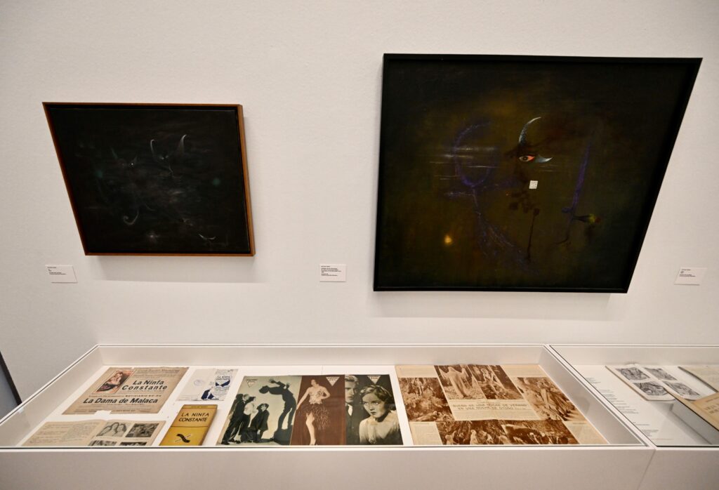 Imágenes de sala de la exposición "Antoni Tàpies. La Imaginación del mundo" del Museo Tàpies, Barcelona © De la fotografía: Pep Herrero, 2025. Del autor: Comissió Tàpies / VEGAP, 2025